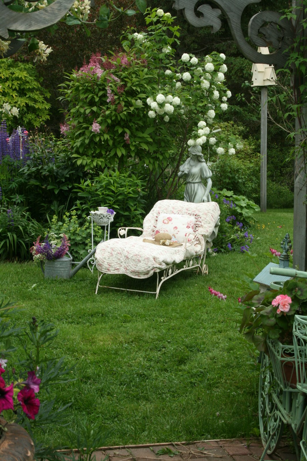 Vintage Garden Chaise Warren Grove Garden