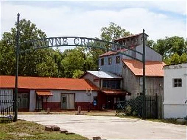 From City to Suburbia 201 N Commercial & 203, HARRISONVILLE, MO 64701