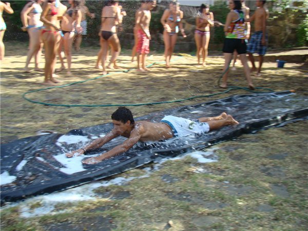 JUEGOS Y ACTIVIDADES CON AGUA