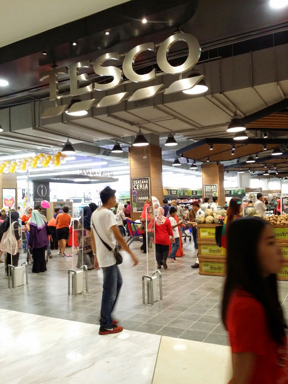 Tesco Ioi City Mall Pertama Konsep Food First 80 Produk