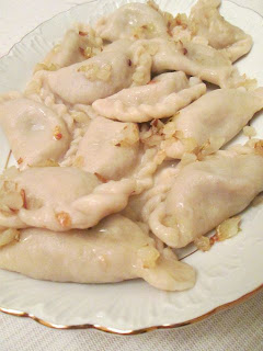 http://czterylewerecewkuchni.blogspot.com/2012/12/tradycyjne-pierogi-z-kapusta-i-grzybami.html