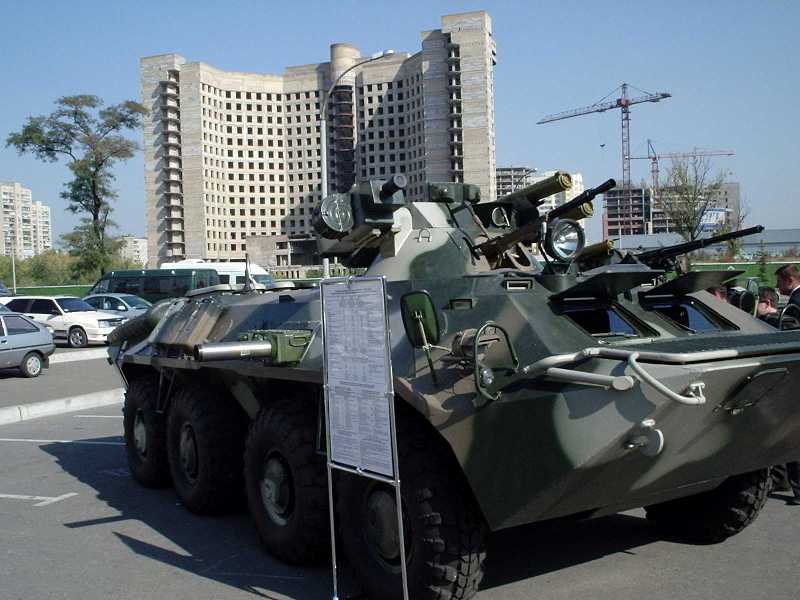 APS+Zaslon,+montado+en+un+BTR-70+ucrania.jpg