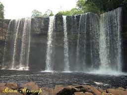Keindahan Air Terjun Riam Merasap, Kalimantan Barat