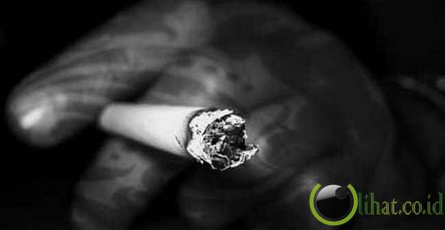 Rokok meledak, menyebabkan seorang perokok kehilangan enam gigi Rokok meledak, menyebabkan seorang perokok kehilangan enam gigi