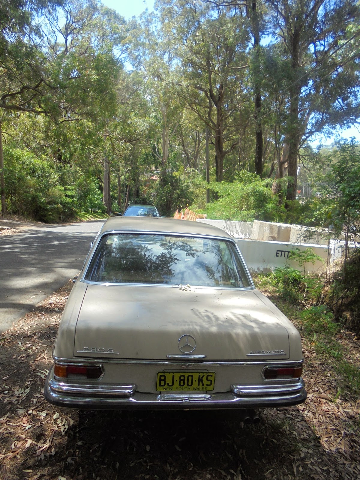 Aussie Old Parked Cars 1970 Mercedes Benz W108 280 S