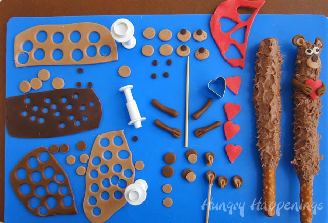 how to make chocolate teddy bear pretzel pops