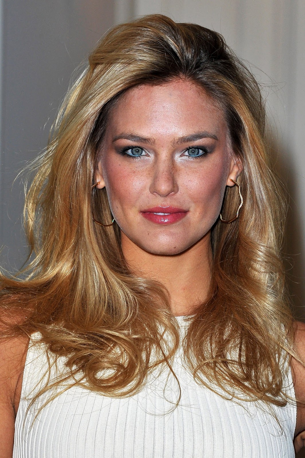 http://2.bp.blogspot.com/-yt__KN_7sCI/Tx_lCjlnaGI/AAAAAAAAA14/r4Wz1gwz1bM/s1600/Bar-Refaeli-8.jpg