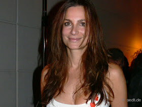 Cover Girl Alexandra Kamp Pictures