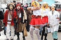 Фото Укринформ: ряженые