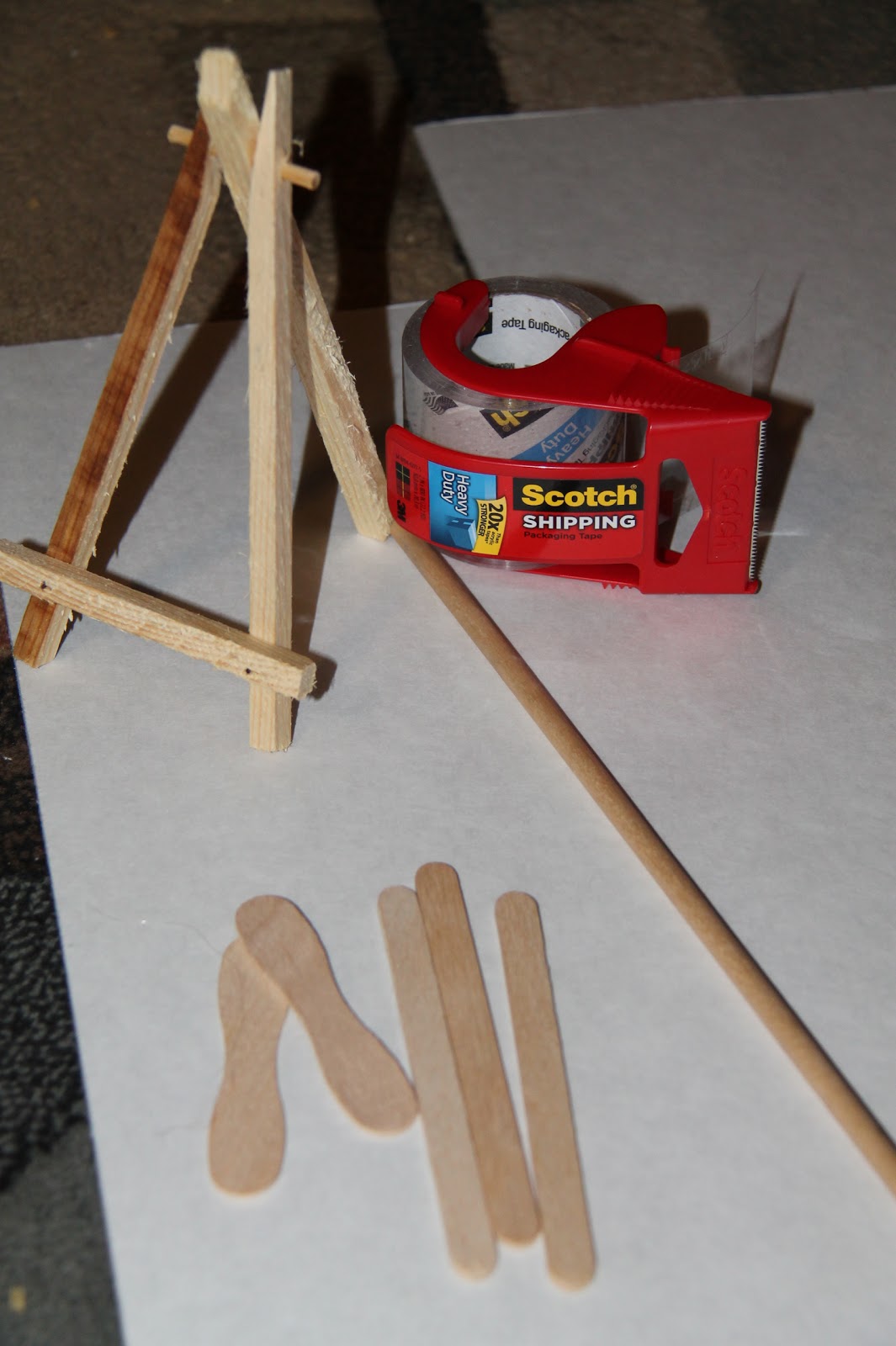 DIY Miniature Artist Easel (made with popsicle sticks!) 