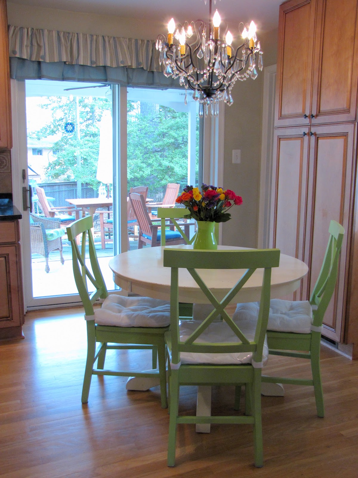 possible colors to paint table? | Kitchen table redo, Dining room small