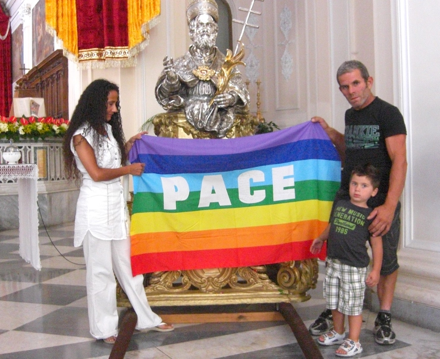 Mov. ambasciatori del movim. internazionale per la pace e la ... Porta tv a bandiera per angolo