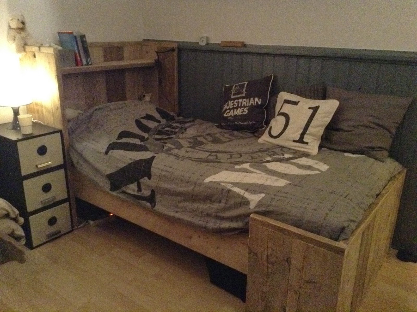 Label 24: stoere steigerhouten jongenskamer... Bedden kind zelf bouwen