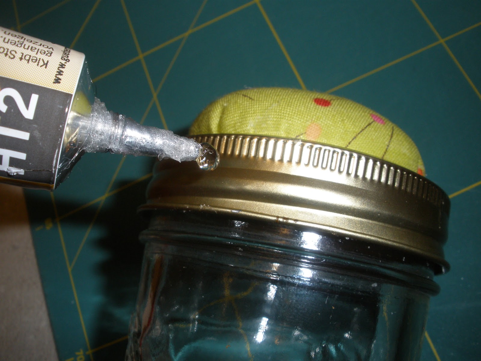 [Amy's] Crafty Shenanigans Jam jar pin cushion tutorial