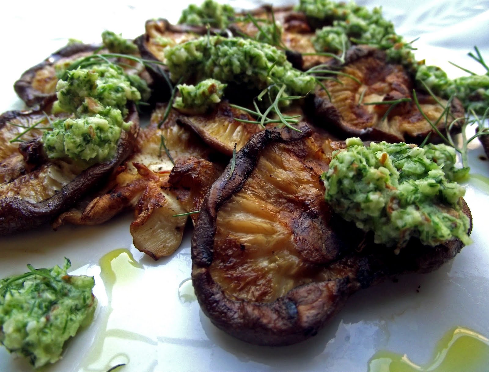 Sweet & Sourire Grilled Shiitake Mushrooms with Fennel Frond Pesto