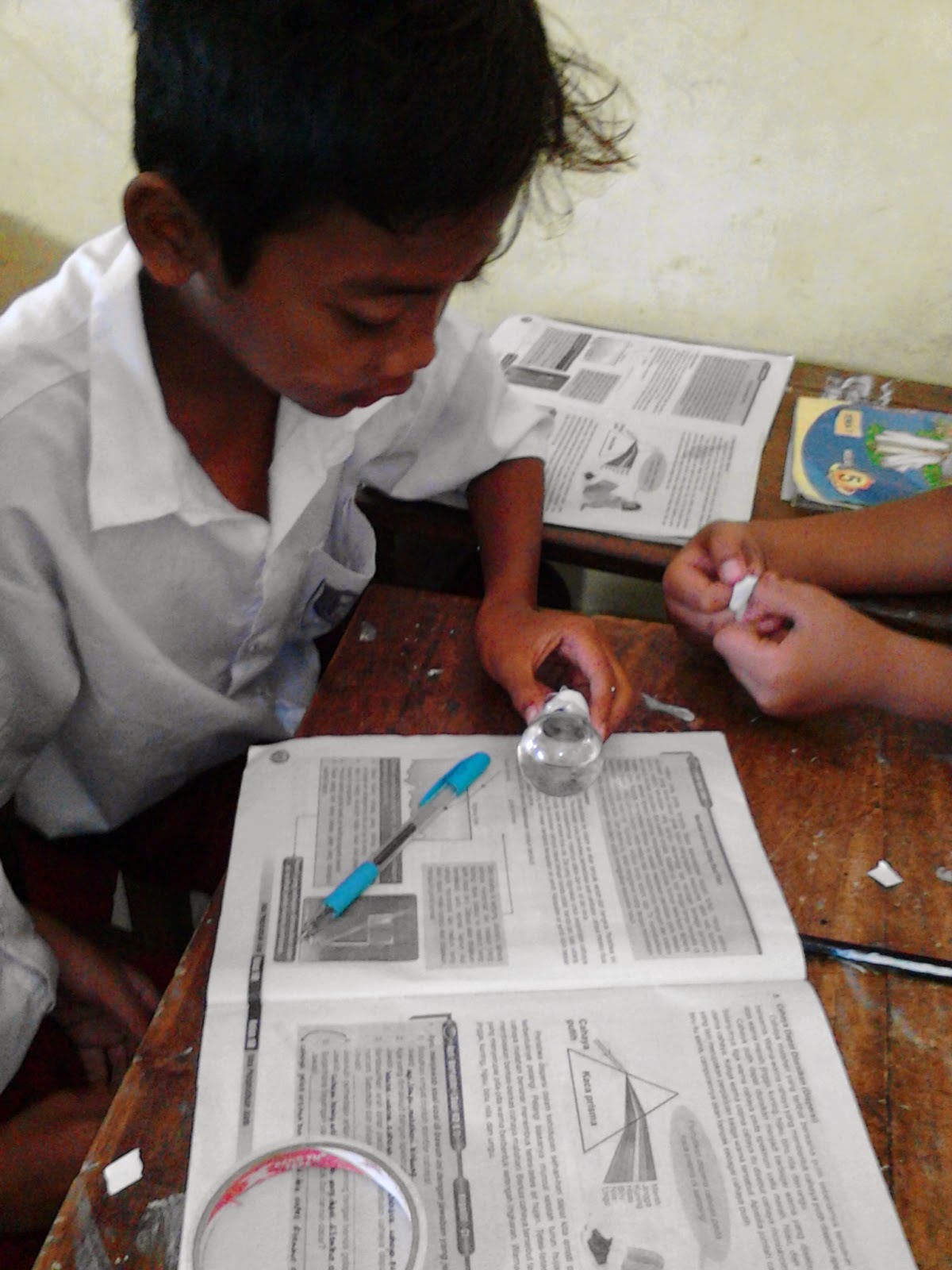 Listiana Dewi Praktik Membuat Lup Sederhana