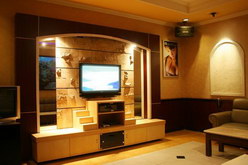 Ruang karaoke canggih dan tv plasma