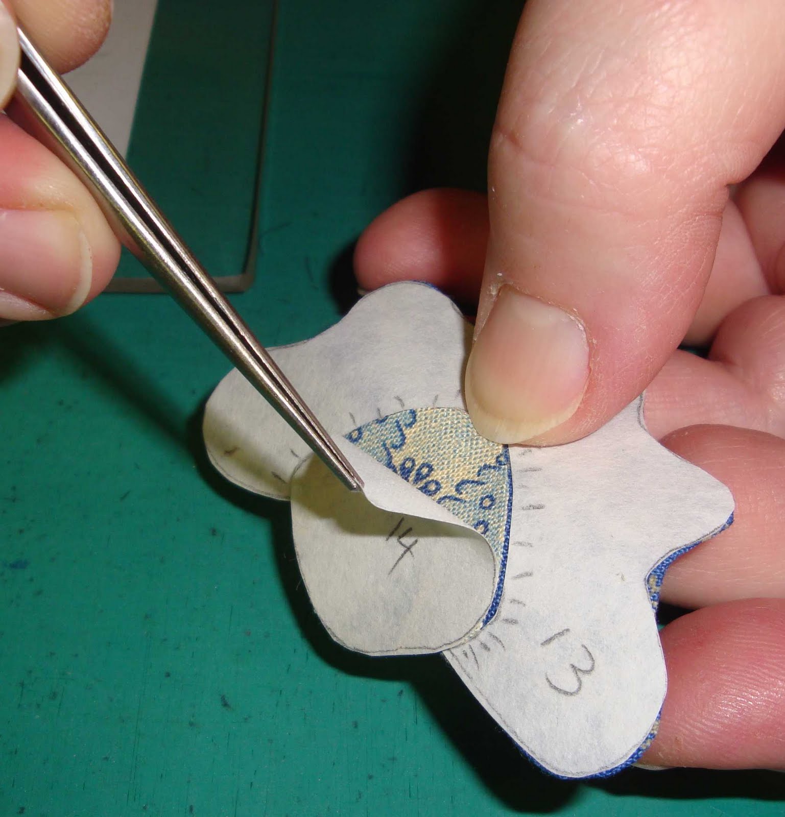 FABRIC THERAPY Glue stick applique, the tutorial PART TWO...