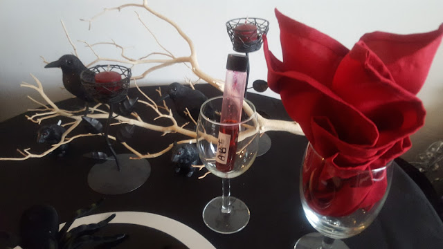spider, halloween decoration, eventsojudith.blogspot.com, red dinner napkin