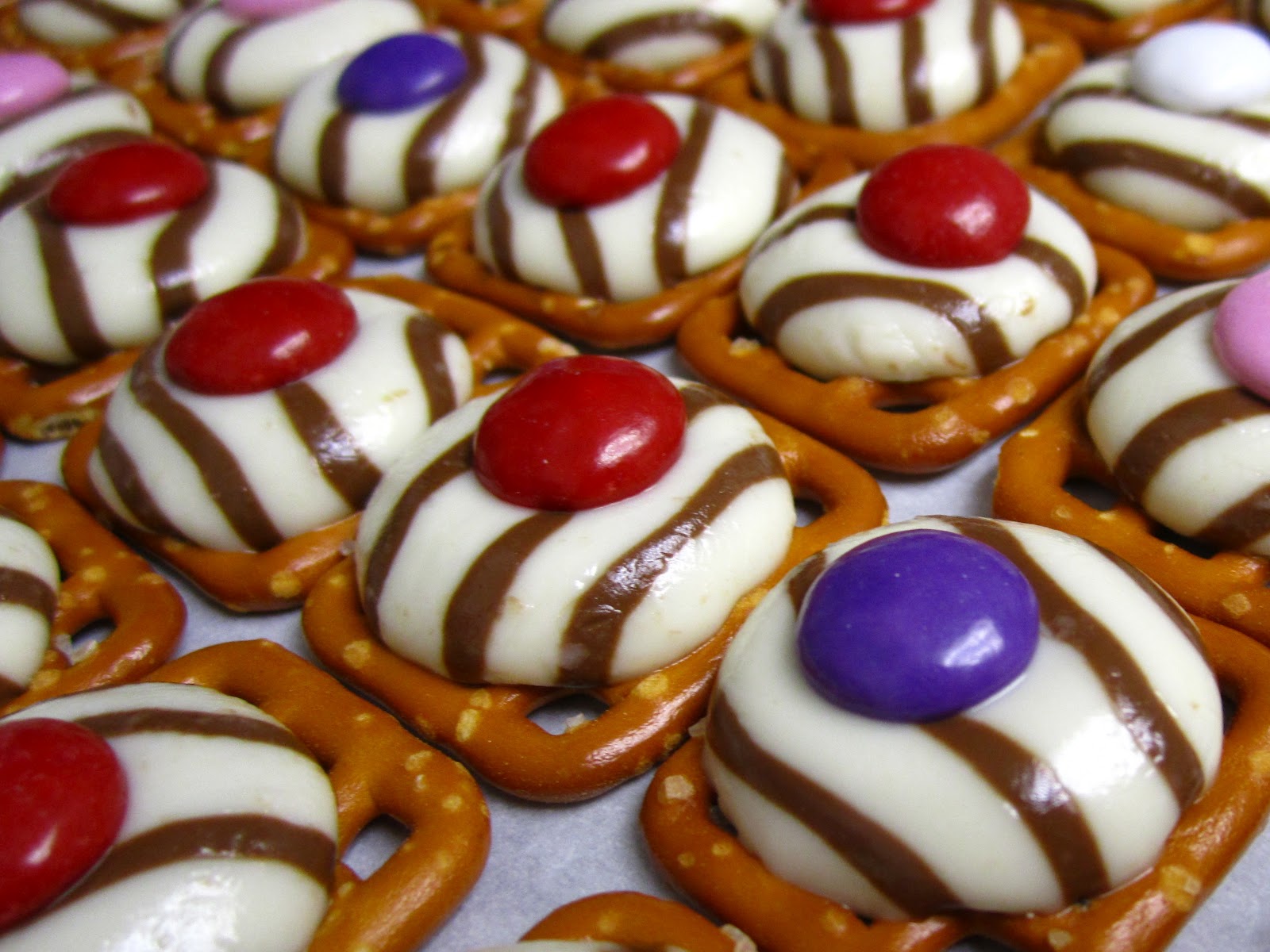 Helium Hearts in the Sky Chocolate Pretzel Buttons