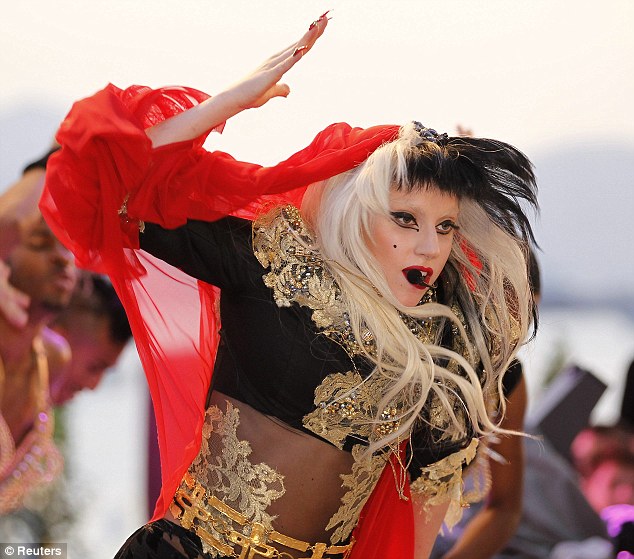 Lady_Gaga_Hair_Style_At_Cannes_Film_Festival.jpg