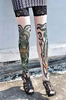 Tattoo de tigre feminina na perna
