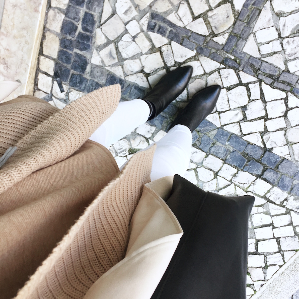 Outfit Fashionblogger Layering neutrale Farbtöne Bucket Bag Outfit Fashionblogger Layering neutrale Farbtöne Bucket Bag