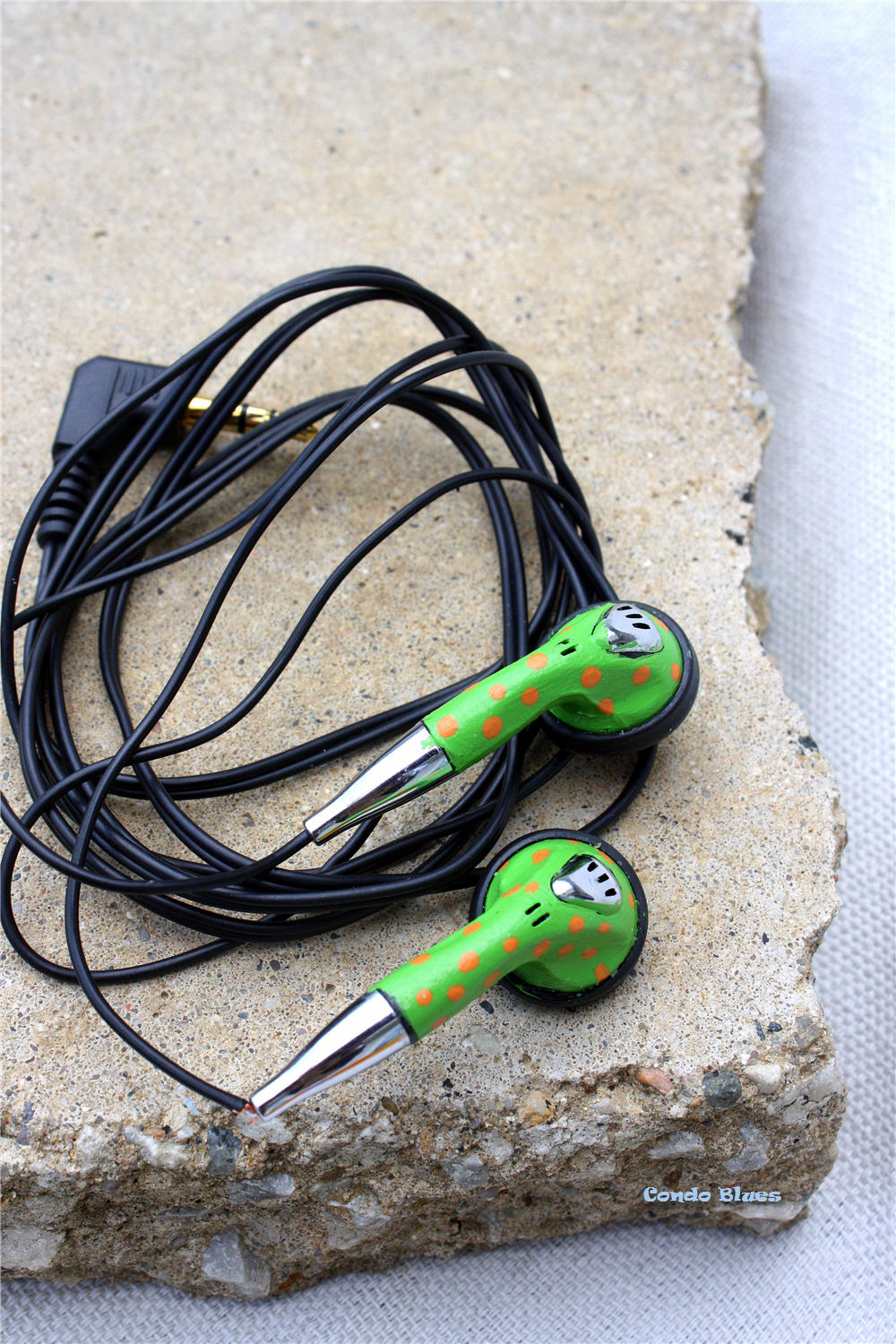 Condo Blues DIY How to Decorate and Paint Earphones