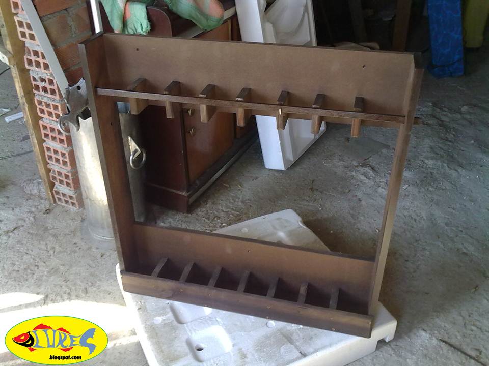 El mundo de od lures: Mueble para las cañas de pescar.