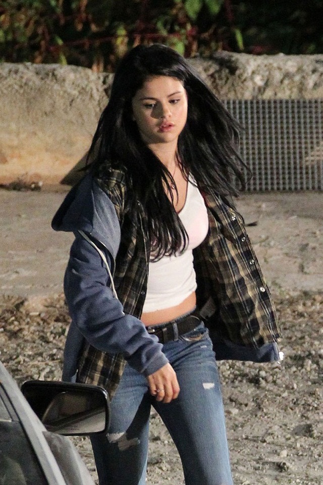 Selena Gomez gets a visit from Ashley Tisdale on the set of 'The Getaway'