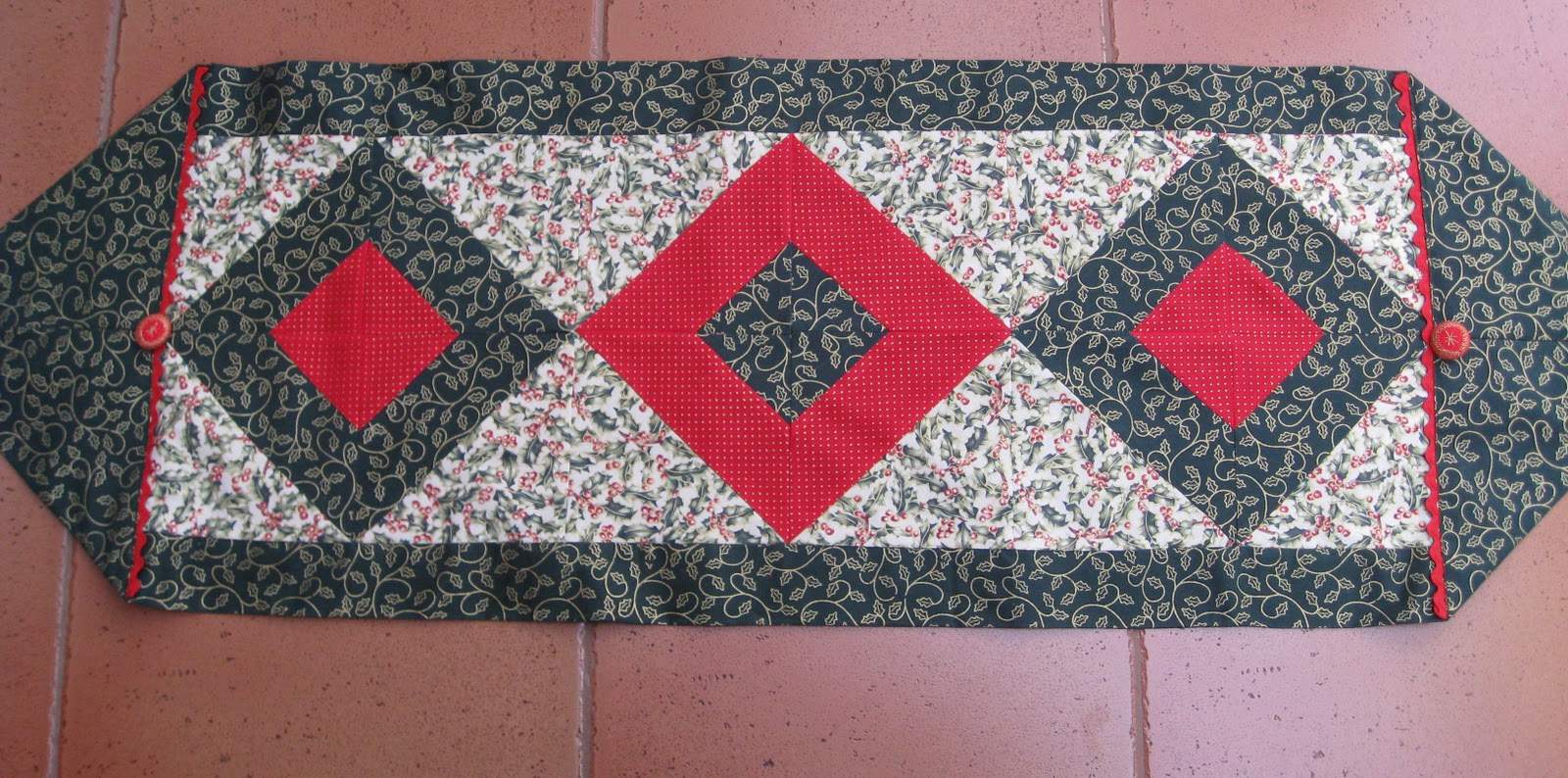 Vicki's Fabric Creations 10 Minute Table Runner Meets Tube Quilting