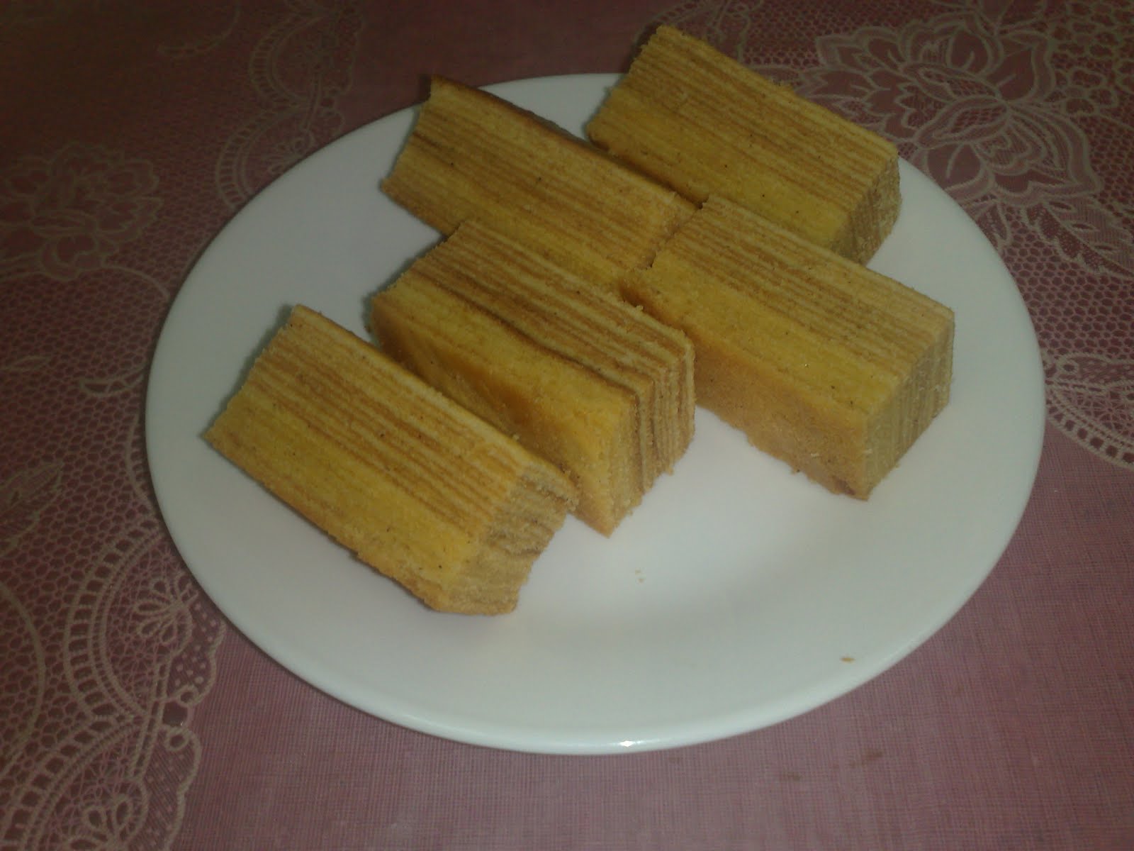 As The Deer : Indonesian Honeycomb Cake 印尼鱼翅黄金糕 （Bika Ambon）