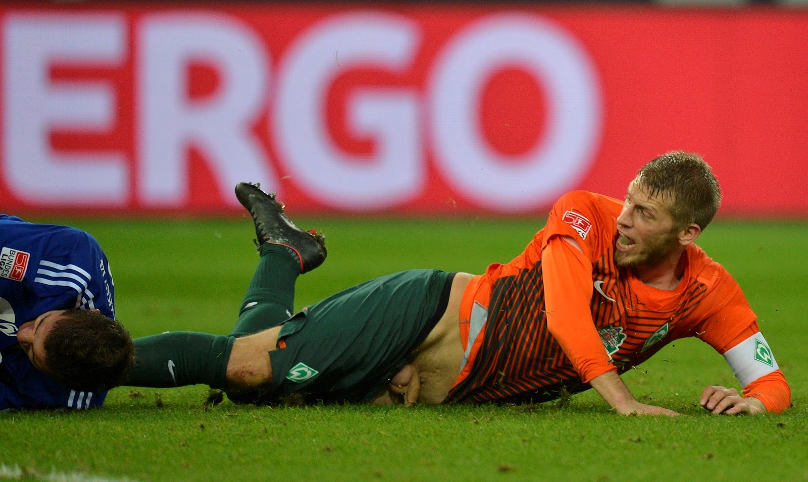 Выпали Яйца Порно