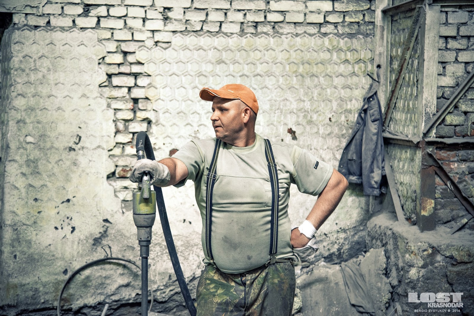 Работник цеха На армавирском заводе