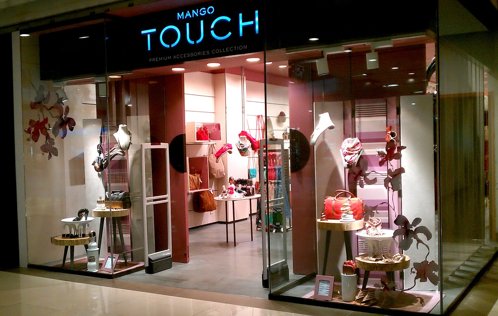 longchamp central world