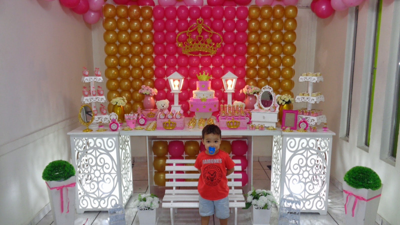 Doces Travessuras Personalizados Decoração Princesa rosa e Dourado Doces Travessuras Personalizados Decoração Princesa rosa e Dourado