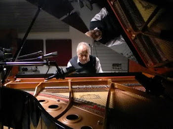 Manolo Juarez grabando en Casa Frida