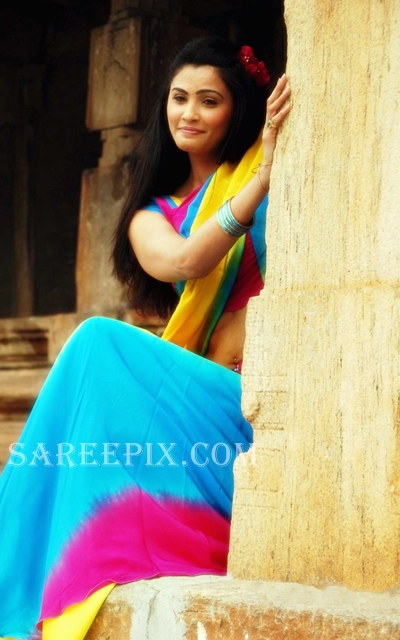 Gajendra_heroine_Daisy_shah_half_saree_stills Gajendra_heroine_Daisy_shah_half_saree_stills