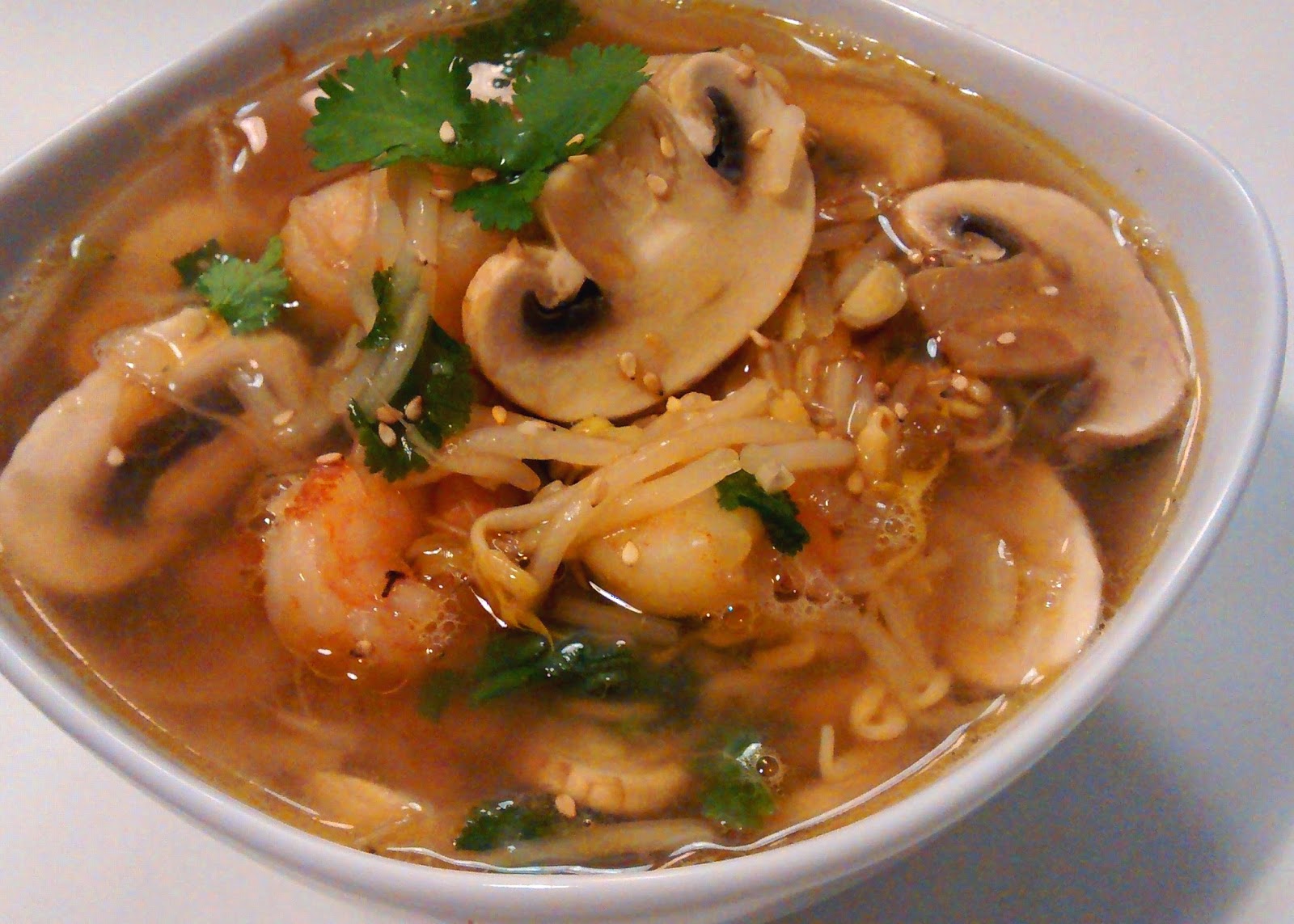 Petite cuisine gourmande Bouillon asiatique aux crevettes et