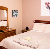Book our comfortable garden cottage for your stay in Johannesburg!