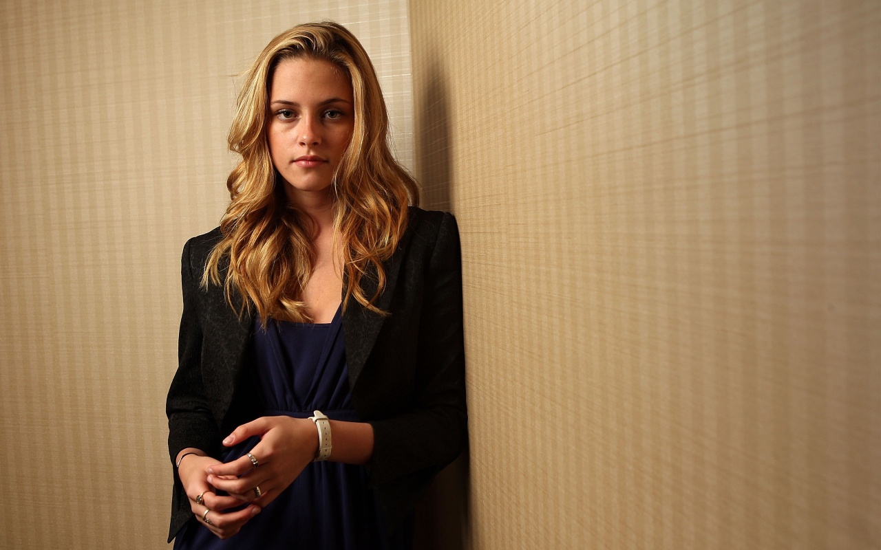 http://2.bp.blogspot.com/-zGe8sPDffpw/TrTY0l6uMOI/AAAAAAAAAhY/m2GVLGRGCVI/s1600/kristen_stewart_4-1280x800.jpg