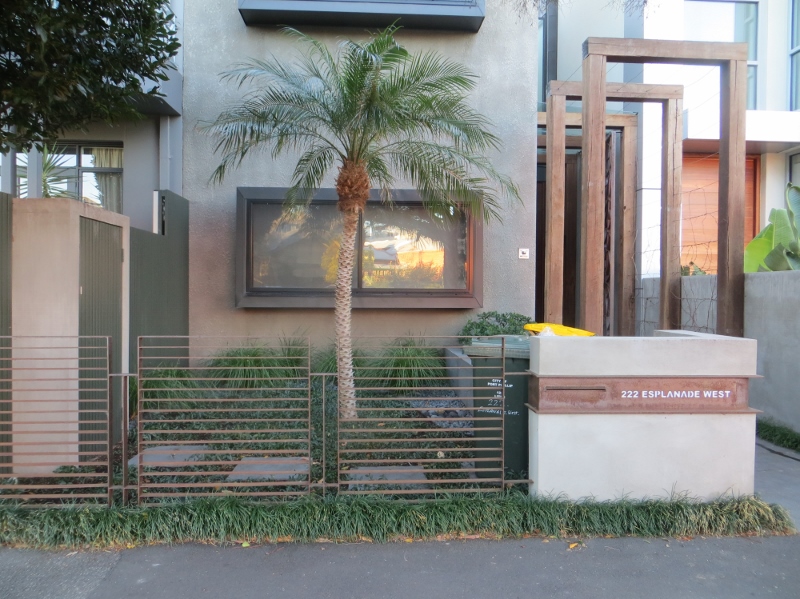 Good fences make good neighbours essay