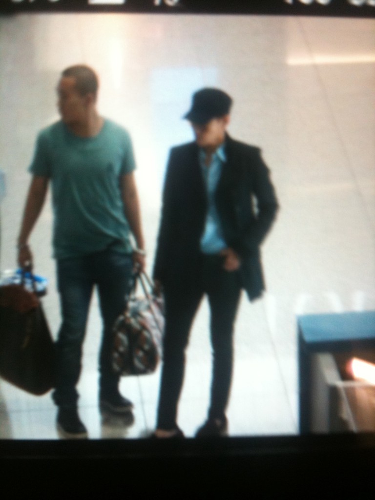 [Pics/vids] Seungri, T.O.P y G-Dragon en el aeropuerto de Incheon yendo a Singapur TOP+SINGAPORE