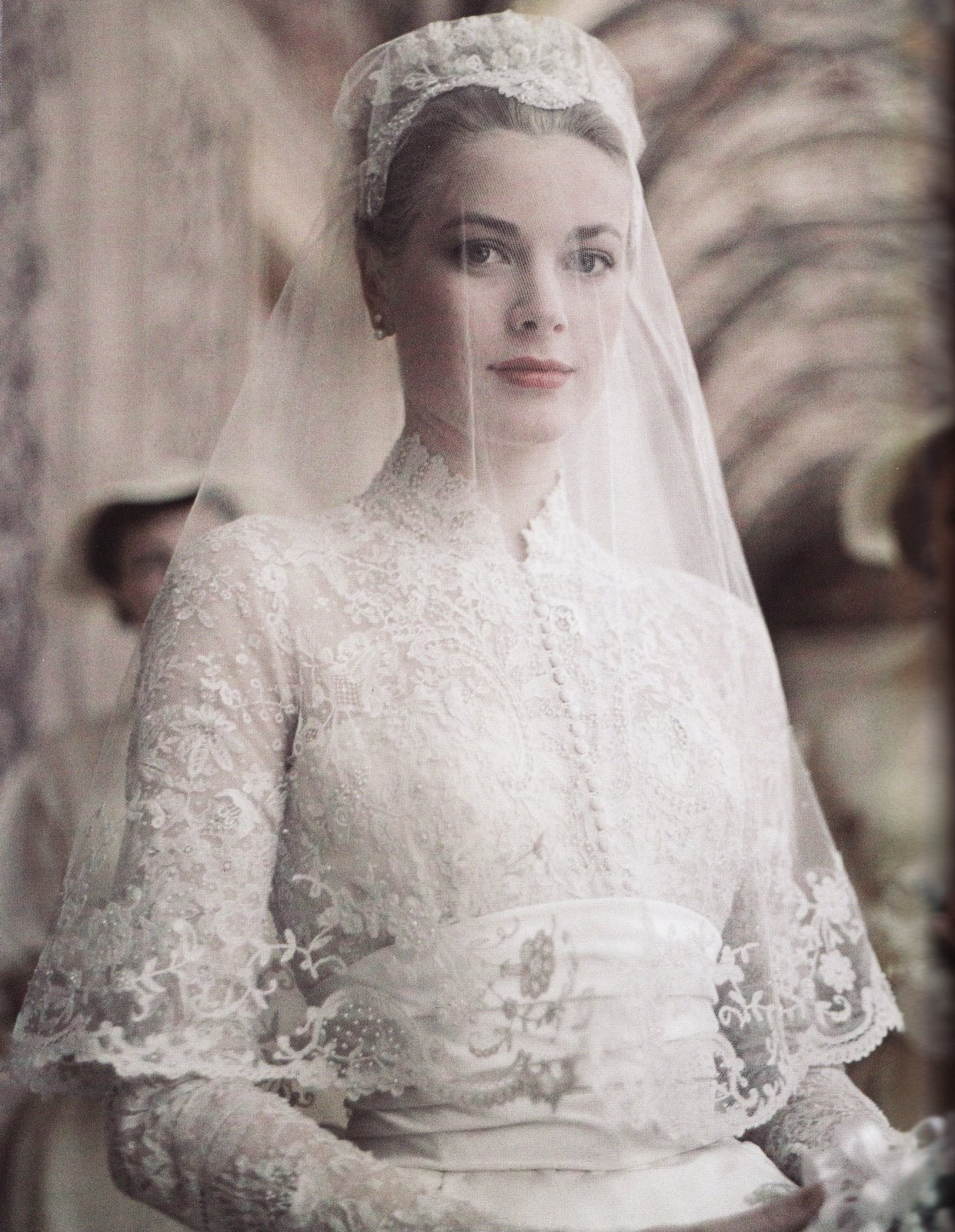 http://2.bp.blogspot.com/-zMLwVzUxOqk/TbhLtAVK-6I/AAAAAAAAIVc/vhO5VnqNDH8/s1600/grace-kelly-bride-790440.jpg