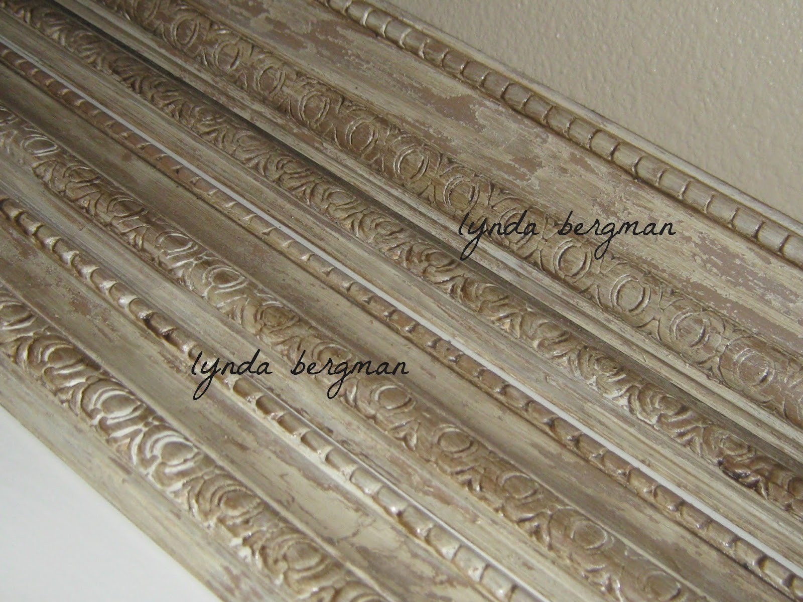 LYNDA BERGMAN DECORATIVE ARTISAN DISTRESSED FAUX FINISH ON BATHROOM