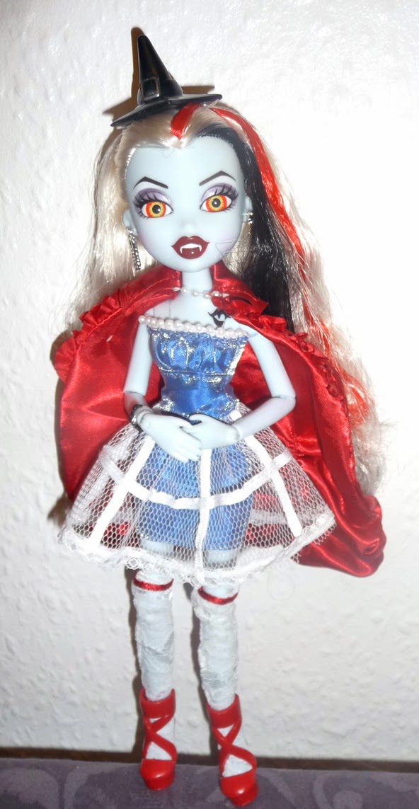 Monster High Ghoulia Yelps Doll TLC Top Elastic Loose Hips Red Shorts Inc