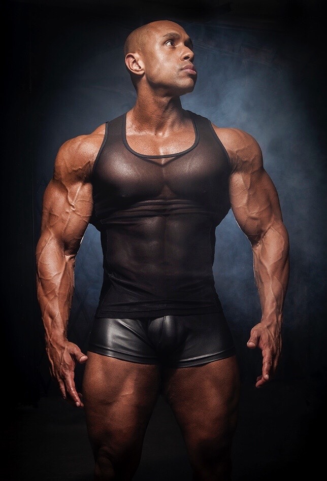 Black4k muscular black coach satisfies