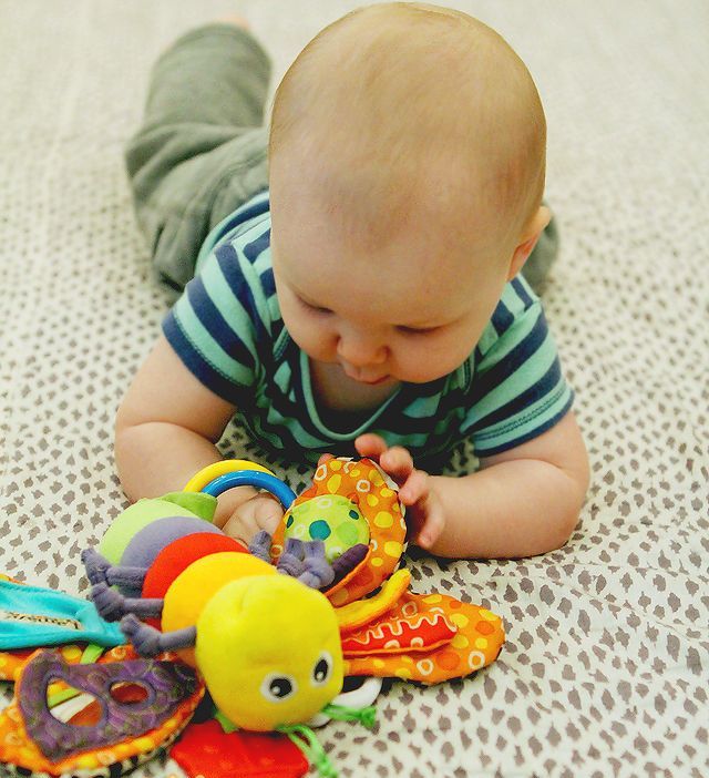 Bebegimle Yeni Hayatim 2 6 Ay Bebek Gelisimine Uygun Oyuncak Secimi
