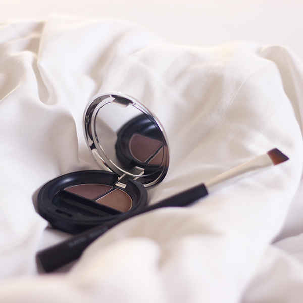 حور ياس ر ض فاف س رم دية بودرة الحواجب من بودي شوب طريقة رسم الحواجب