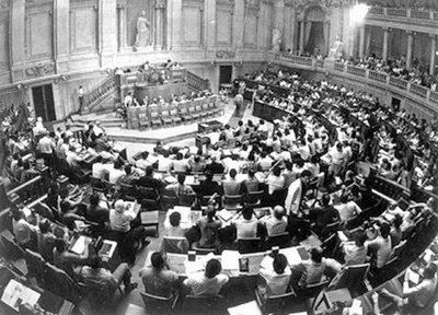 Entre as brumas da memória: 2 de Abril de 1976 – Constituição da República Portuguesa